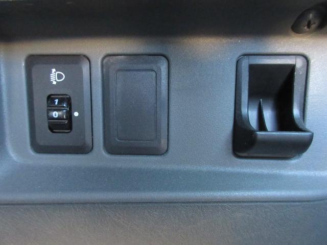 ＮＶ１００クリッパーバン ６６０チェアキャブリフタータイプ　４ＷＤ　運転席／助手席エアバック　ＡＢＳ　バックカメラ　パワステ　パワーウィンドウ　車いすリフト　手動固定装置　４ＷＤ　福祉車両（14枚目）