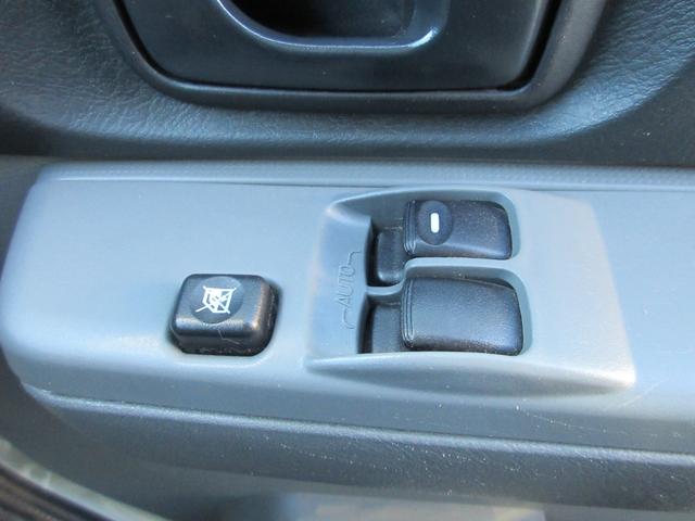 ＮＶ１００クリッパーバン ６６０チェアキャブリフタータイプ　４ＷＤ　運転席／助手席エアバック　ＡＢＳ　バックカメラ　パワステ　パワーウィンドウ　車いすリフト　手動固定装置　４ＷＤ　福祉車両（15枚目）