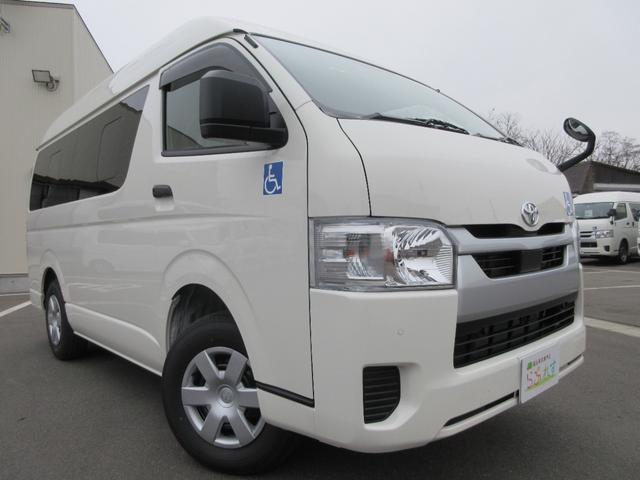 ハイエースバン ４ドア２．８ＤＴウェルキャブＢロング　４ＷＤ　運転席／助手席エアバック　ＡＢＳ　衝突軽減システム　横滑り防止装置　レーンキープアシスト　エアコン／クーラー　パワステ　　キーレス　電動固定装置　リアリフト　４ＷＤ　福祉車両（2枚目）