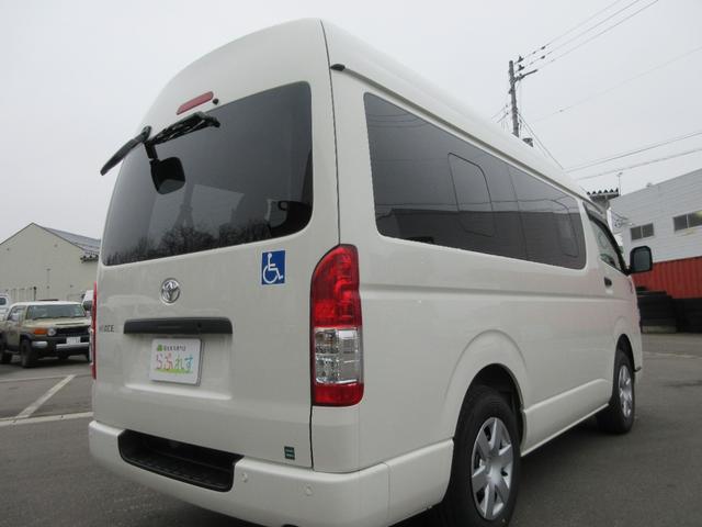 ハイエースバン ４ドア２．８ＤＴウェルキャブＢロング　４ＷＤ　運転席／助手席エアバック　ＡＢＳ　衝突軽減システム　横滑り防止装置　レーンキープアシスト　エアコン／クーラー　パワステ　　キーレス　電動固定装置　リアリフト　４ＷＤ　福祉車両（8枚目）