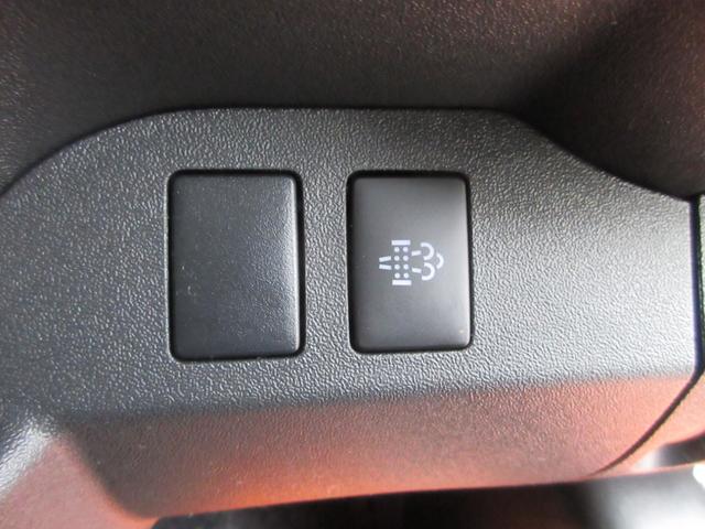 ハイエースバン ４ドア２．８ＤＴウェルキャブＢロング　４ＷＤ　運転席／助手席エアバック　ＡＢＳ　衝突軽減システム　横滑り防止装置　レーンキープアシスト　エアコン／クーラー　パワステ　　キーレス　電動固定装置　リアリフト　４ＷＤ　福祉車両（14枚目）
