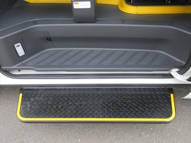 ハイエースバン ４ドア２．８ＤＴウェルキャブＢロング　４ＷＤ　運転席／助手席エアバック　ＡＢＳ　衝突軽減システム　横滑り防止装置　レーンキープアシスト　エアコン／クーラー　パワステ　　キーレス　電動固定装置　リアリフト　４ＷＤ　福祉車両（21枚目）