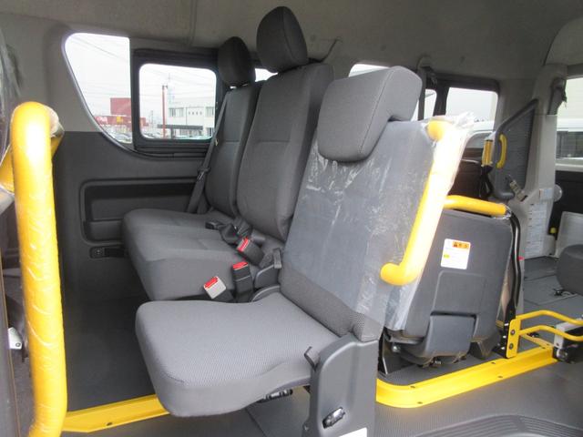 ハイエースバン ４ドア２．８ＤＴウェルキャブＢロング　４ＷＤ　運転席／助手席エアバック　ＡＢＳ　衝突軽減システム　横滑り防止装置　レーンキープアシスト　エアコン／クーラー　パワステ　　キーレス　電動固定装置　リアリフト　４ＷＤ　福祉車両（23枚目）