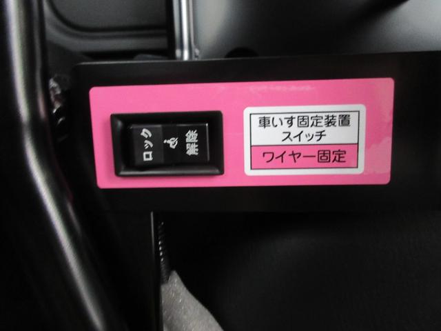 ハイエースバン ４ドア２．８ＤＴウェルキャブＢロング　４ＷＤ　運転席／助手席エアバック　ＡＢＳ　衝突軽減システム　横滑り防止装置　レーンキープアシスト　エアコン／クーラー　パワステ　　キーレス　電動固定装置　リアリフト　４ＷＤ　福祉車両（29枚目）