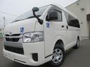 ハイエースバン ４ドア２．８ＤＴウェルキャブＢロング　４ＷＤ　運転席／助手席エアバック　ＡＢＳ　衝突軽減システム　横滑り防止装置　レーンキープアシスト　エアコン／クーラー　パワステ　　キーレス　電動固定装置　リアリフト　４ＷＤ　福祉車両（4枚目）