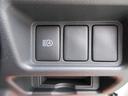 ４ドア２．８ＤＴウェルキャブＢロング　４ＷＤ　運転席／助手席エアバック　ＡＢＳ　衝突軽減システム　横滑り防止装置　レーンキープアシスト　エアコン／クーラー　パワステ　　キーレス　電動固定装置　リアリフト　４ＷＤ　福祉車両（17枚目）