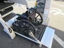 ４ドア２．８ＤＴウェルキャブＢロング　４ＷＤ　１０名　運転席／助手席エアバック　ＡＢＳ　横滑り防止装置　レーンキープアシスト　エアコン／クーラー　キーレス　手すり　オートステップ　車いすリフト　電動固定装置　福祉車両　４ＷＤ（32枚目）