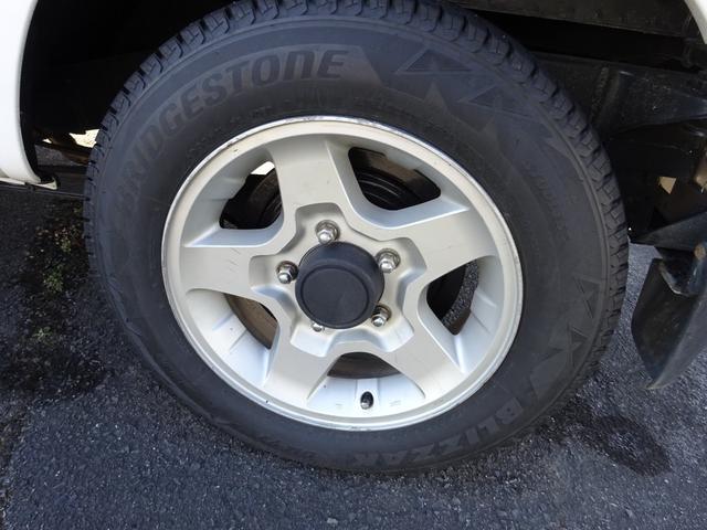 ジムニー ＸＧ　４ＷＤ　オートマ　ナビＴＶ　キーレスエントリー　アルミホイール　背面タイヤ　エアコン　パワステ　パワーウィンドウ　運転席助手席エアバック（7枚目）