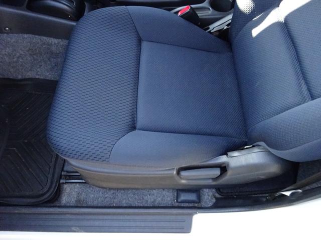 ジムニー ＸＧ　４ＷＤ　オートマ　ナビＴＶ　キーレスエントリー　アルミホイール　背面タイヤ　エアコン　パワステ　パワーウィンドウ　運転席助手席エアバック（10枚目）