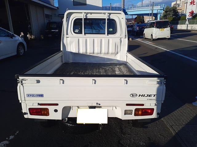 ハイゼットトラック スタンダード 4WD AT 4枚リーフスプリング 純正ラジオ 禁煙車 ワンオーナー マッド・バイザー 荷台マッド エアコン パワステ スペアキー(3枚目)
