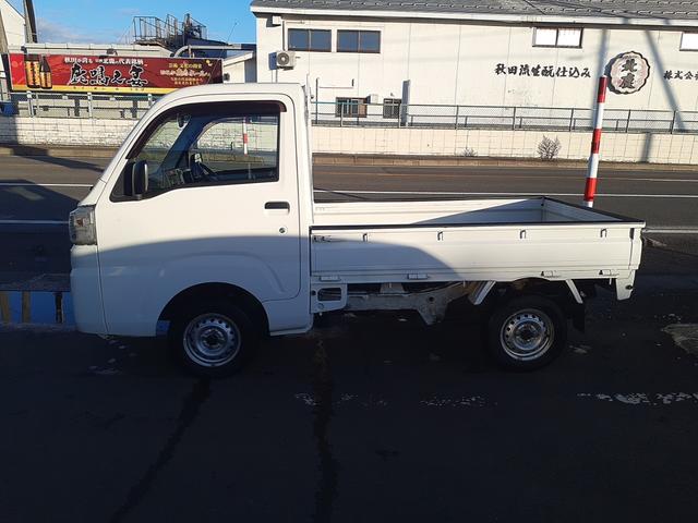 ハイゼットトラック スタンダード 4WD AT 4枚リーフスプリング 純正ラジオ 禁煙車 ワンオーナー マッド・バイザー 荷台マッド エアコン パワステ スペアキー(5枚目)