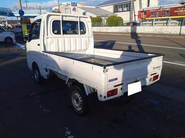 ハイゼットトラック スタンダード 4WD AT 4枚リーフスプリング 純正ラジオ 禁煙車 ワンオーナー マッド・バイザー 荷台マッド エアコン パワステ スペアキー(9枚目)