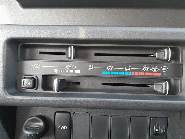 ハイゼットトラック スタンダード 4WD AT 4枚リーフスプリング 純正ラジオ 禁煙車 ワンオーナー マッド・バイザー 荷台マッド エアコン パワステ スペアキー(17枚目)