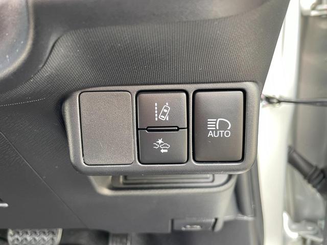 アクア S トヨタセーフティーセンス搭載!衝突軽減ブレーキ!レーンキープ!純正地デジナビ!Bluetooth&フロントAUX接続!CD再生&録音!オートハイビーム!横滑り防止!禁煙車!1年保証付き!(10枚目)