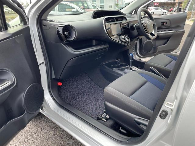 アクア S トヨタセーフティーセンス搭載!衝突軽減ブレーキ!レーンキープ!純正地デジナビ!Bluetooth&フロントAUX接続!CD再生&録音!オートハイビーム!横滑り防止!禁煙車!1年保証付き!(53枚目)