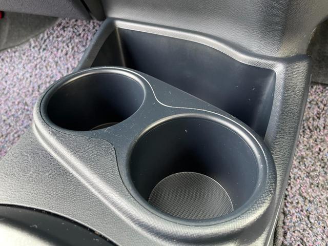 アクア S トヨタセーフティーセンス搭載!衝突軽減ブレーキ!レーンキープ!純正地デジナビ!Bluetooth&フロントAUX接続!CD再生&録音!オートハイビーム!横滑り防止!禁煙車!1年保証付き!(66枚目)