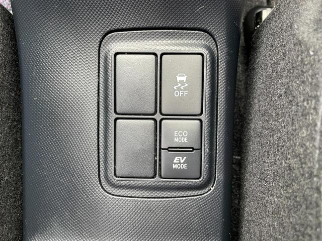 アクア S トヨタセーフティーセンス搭載!衝突軽減ブレーキ!レーンキープ!純正地デジナビ!Bluetooth&フロントAUX接続!CD再生&録音!オートハイビーム!横滑り防止!禁煙車!1年保証付き!(68枚目)