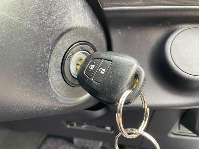 アクア S トヨタセーフティーセンス搭載!衝突軽減ブレーキ!レーンキープ!純正地デジナビ!Bluetooth&フロントAUX接続!CD再生&録音!オートハイビーム!横滑り防止!禁煙車!1年保証付き!(71枚目)