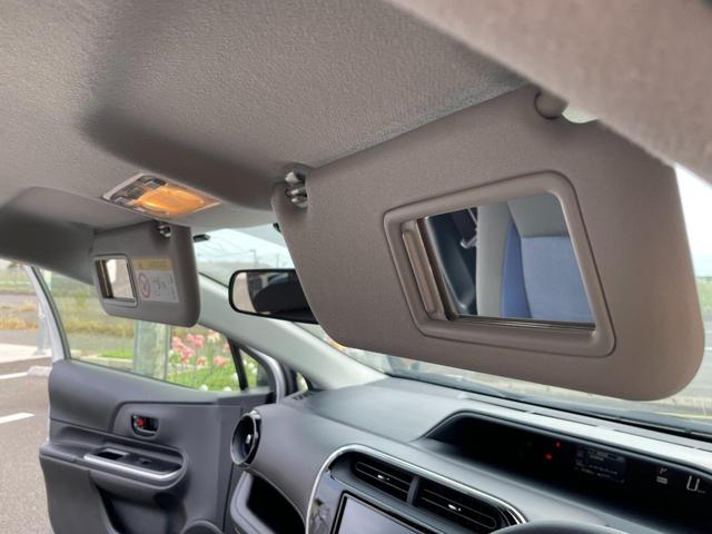 アクア S トヨタセーフティーセンス搭載!衝突軽減ブレーキ!レーンキープ!純正地デジナビ!Bluetooth&フロントAUX接続!CD再生&録音!オートハイビーム!横滑り防止!禁煙車!1年保証付き!(72枚目)