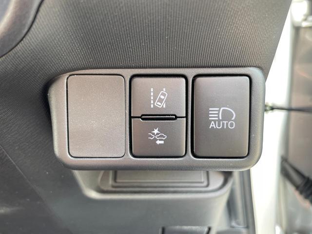 アクア S トヨタセーフティーセンス搭載!衝突軽減ブレーキ!レーンキープ!純正地デジナビ!Bluetooth&フロントAUX接続!オートハイビーム機能付きLEDヘッドライト!キーレスキー!禁煙車!1年保証付き!(10枚目)
