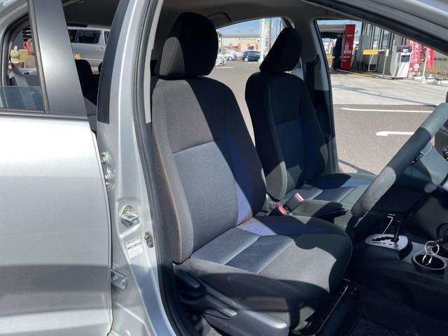 アクア S トヨタセーフティーセンス搭載!衝突軽減ブレーキ!レーンキープ!純正地デジナビ!Bluetooth&フロントAUX接続!オートハイビーム機能付きLEDヘッドライト!キーレスキー!禁煙車!1年保証付き!(46枚目)