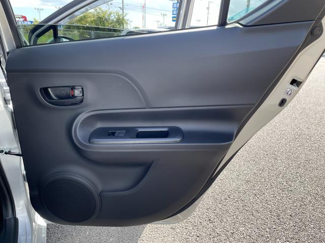 アクア S トヨタセーフティーセンス搭載!衝突軽減ブレーキ!レーンキープ!純正地デジナビ!Bluetooth&フロントAUX接続!オートハイビーム機能付きLEDヘッドライト!キーレスキー!禁煙車!1年保証付き!(50枚目)
