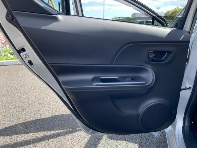 アクア S トヨタセーフティーセンス搭載!衝突軽減ブレーキ!レーンキープ!純正地デジナビ!Bluetooth&フロントAUX接続!オートハイビーム機能付きLEDヘッドライト!キーレスキー!禁煙車!1年保証付き!(57枚目)
