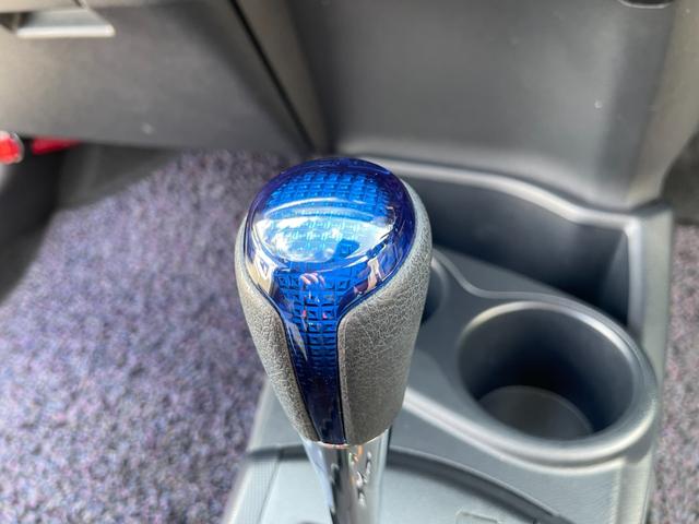 アクア S トヨタセーフティーセンス搭載!衝突軽減ブレーキ!レーンキープ!純正地デジナビ!Bluetooth&フロントAUX接続!オートハイビーム機能付きLEDヘッドライト!キーレスキー!禁煙車!1年保証付き!(66枚目)