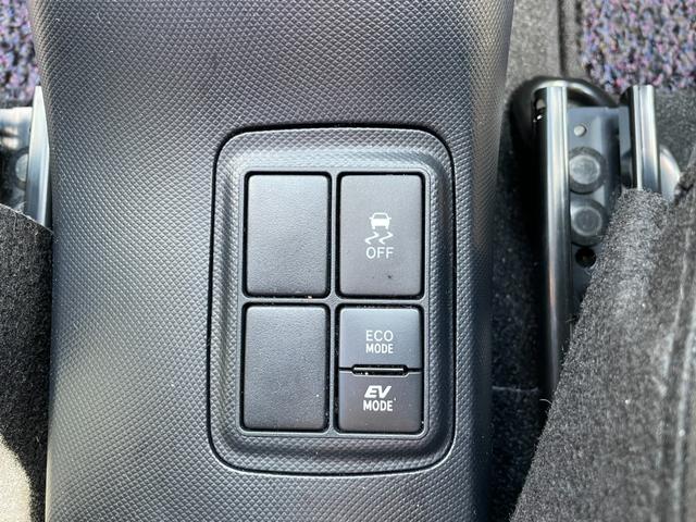 アクア S トヨタセーフティーセンス搭載!衝突軽減ブレーキ!レーンキープ!純正地デジナビ!Bluetooth&フロントAUX接続!オートハイビーム機能付きLEDヘッドライト!キーレスキー!禁煙車!1年保証付き!(67枚目)