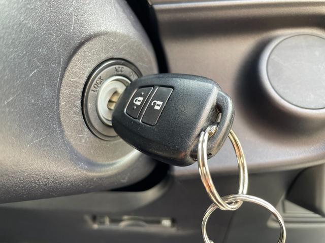アクア S トヨタセーフティーセンス搭載!衝突軽減ブレーキ!レーンキープ!純正地デジナビ!Bluetooth&フロントAUX接続!オートハイビーム機能付きLEDヘッドライト!キーレスキー!禁煙車!1年保証付き!(71枚目)