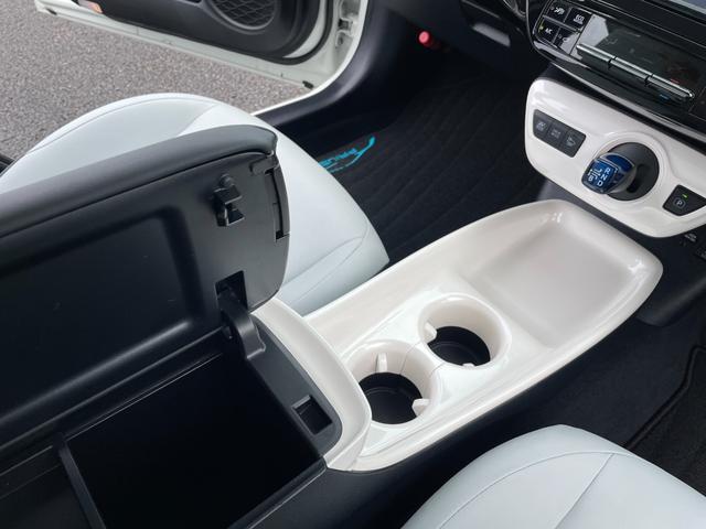 プリウス Ａツーリングセレクション　純正地デジナビ！Ｂｌｕｅｔｏｏｔｈ＆フロントＡＵＸ接続！バックカメラ！前後ドラレコ！夏タイヤ新品！衝突軽減！レーンキープ！前後コーナーセンサー！パーキングサポート！社外フルエアロ！禁煙車！１年保証付！（70枚目）