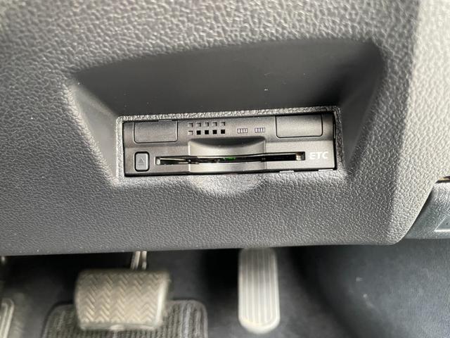 プリウス Ｓ　純正地デジナビ！Ｂｌｕｅｔｏｏｔｈ・フロントＡＵＸ接続！バックカメラ！純正ビルトインＥＴＣ！横滑り防止！ＬＥＤヘッドライト！別売り冬タイヤＡＷセット有り！１年保証付き！（13枚目）