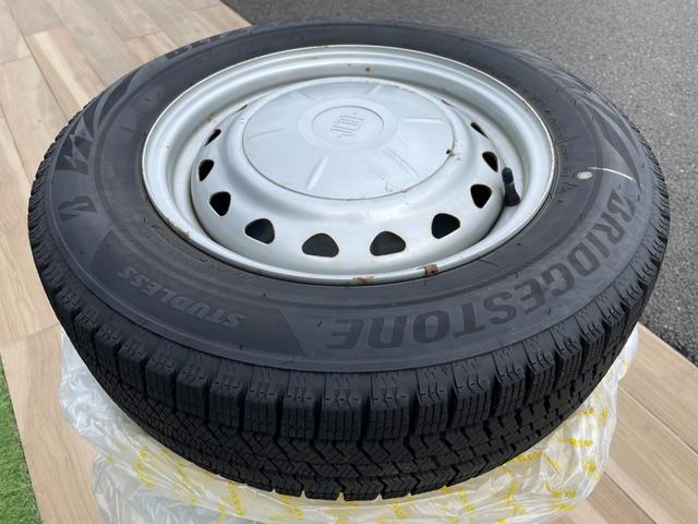 プリウス Ｓ　純正地デジナビ！Ｂｌｕｅｔｏｏｔｈ・フロントＡＵＸ接続！バックカメラ！純正ビルトインＥＴＣ！横滑り防止！ＬＥＤヘッドライト！別売り冬タイヤＡＷセット有り！１年保証付き！（51枚目）