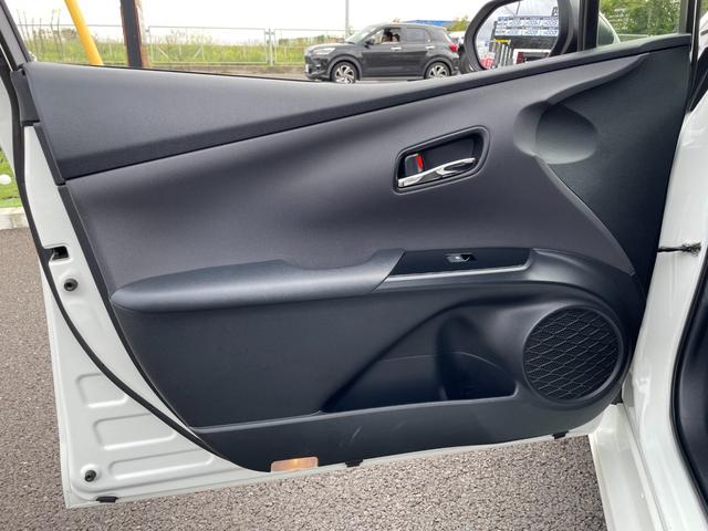 プリウス Ｓ　純正地デジナビ！Ｂｌｕｅｔｏｏｔｈ・フロントＡＵＸ接続！バックカメラ！純正ビルトインＥＴＣ！横滑り防止！ＬＥＤヘッドライト！別売り冬タイヤＡＷセット有り！１年保証付き！（61枚目）