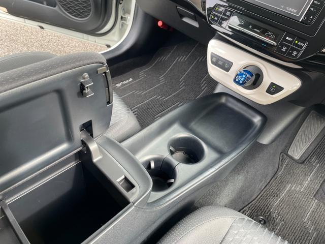 プリウス Ｓ　純正地デジナビ！Ｂｌｕｅｔｏｏｔｈ・フロントＡＵＸ接続！バックカメラ！純正ビルトインＥＴＣ！横滑り防止！ＬＥＤヘッドライト！別売り冬タイヤＡＷセット有り！１年保証付き！（70枚目）