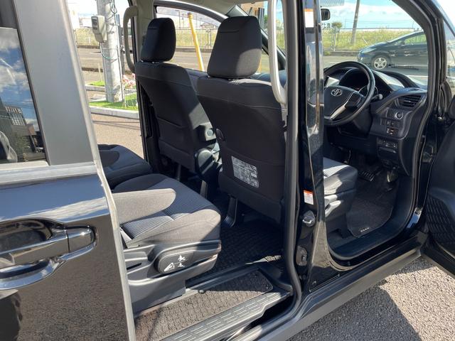 ノア Si 夏タイヤ新品交換済み!左パワスラ!社外エンジンスターター!フルセグTV!Bluetooth接続!CD・DVD再生!バックカメラ!ワイパーデアイサー!別売り冬タイヤ有り!禁煙車!エンジン1ヶ月保証付き!(51枚目)