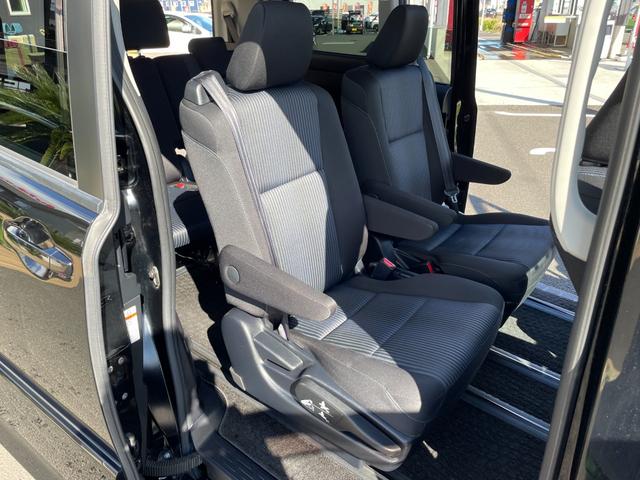 ノア Si 夏タイヤ新品交換済み!左パワスラ!社外エンジンスターター!フルセグTV!Bluetooth接続!CD・DVD再生!バックカメラ!ワイパーデアイサー!別売り冬タイヤ有り!禁煙車!エンジン1ヶ月保証付き!(52枚目)