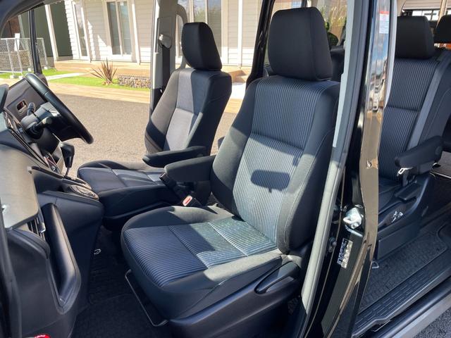 ノア Si 夏タイヤ新品交換済み!左パワスラ!社外エンジンスターター!フルセグTV!Bluetooth接続!CD・DVD再生!バックカメラ!ワイパーデアイサー!別売り冬タイヤ有り!禁煙車!エンジン1ヶ月保証付き!(56枚目)