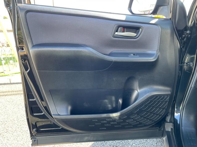 ノア Si 夏タイヤ新品交換済み!左パワスラ!社外エンジンスターター!フルセグTV!Bluetooth接続!CD・DVD再生!バックカメラ!ワイパーデアイサー!別売り冬タイヤ有り!禁煙車!エンジン1ヶ月保証付き!(57枚目)