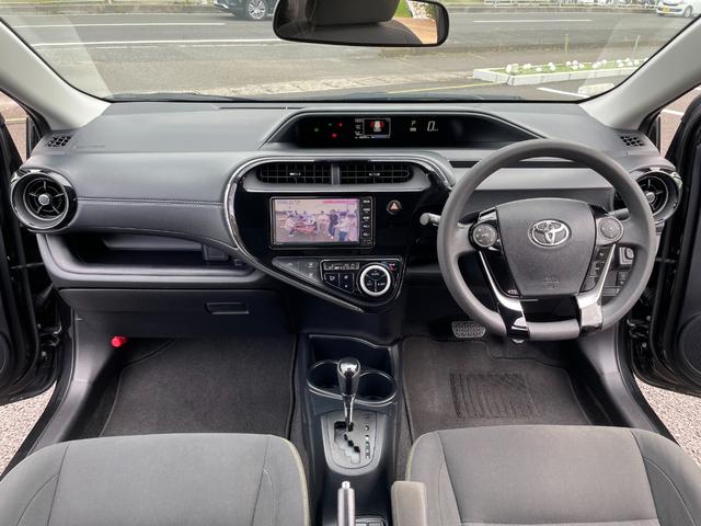 アクア Sスタイルブラック 地デジナビ!バックカメラ!Bluetooth&フロントAUX接続!CD再生!前後コーナーセンサー!衝突軽減ブレーキ!レーンキープ!スマキー2個有り!禁煙車!外装内装の状態の良さに自信あり♪1年保証付!(7枚目)