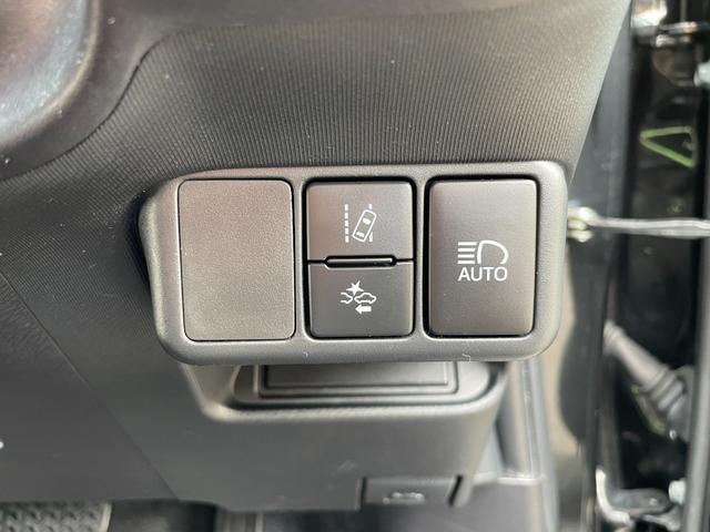 アクア Sスタイルブラック 地デジナビ!バックカメラ!Bluetooth&フロントAUX接続!CD再生!前後コーナーセンサー!衝突軽減ブレーキ!レーンキープ!スマキー2個有り!禁煙車!外装内装の状態の良さに自信あり♪1年保証付!(10枚目)