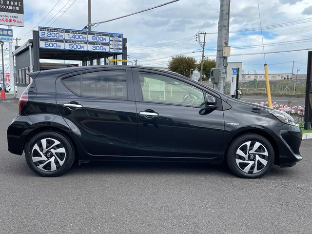 アクア Sスタイルブラック 地デジナビ!バックカメラ!Bluetooth&フロントAUX接続!CD再生!前後コーナーセンサー!衝突軽減ブレーキ!レーンキープ!スマキー2個有り!禁煙車!外装内装の状態の良さに自信あり♪1年保証付!(18枚目)