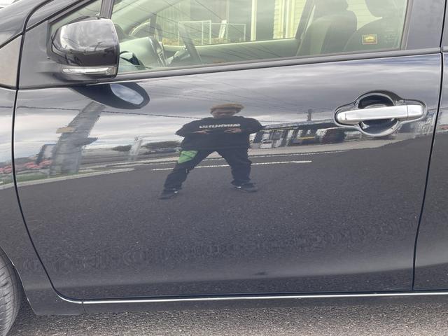 アクア Sスタイルブラック 地デジナビ!バックカメラ!Bluetooth&フロントAUX接続!CD再生!前後コーナーセンサー!衝突軽減ブレーキ!レーンキープ!スマキー2個有り!禁煙車!外装内装の状態の良さに自信あり♪1年保証付!(33枚目)