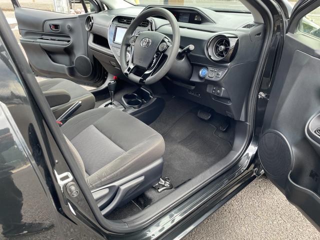 アクア Sスタイルブラック 地デジナビ!バックカメラ!Bluetooth&フロントAUX接続!CD再生!前後コーナーセンサー!衝突軽減ブレーキ!レーンキープ!スマキー2個有り!禁煙車!外装内装の状態の良さに自信あり♪1年保証付!(45枚目)