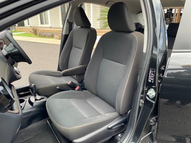 アクア Sスタイルブラック 地デジナビ!バックカメラ!Bluetooth&フロントAUX接続!CD再生!前後コーナーセンサー!衝突軽減ブレーキ!レーンキープ!スマキー2個有り!禁煙車!外装内装の状態の良さに自信あり♪1年保証付!(53枚目)