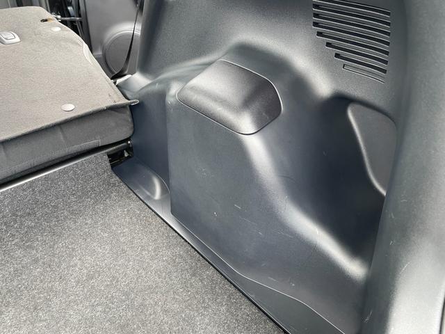 アクア Sスタイルブラック 地デジナビ!バックカメラ!Bluetooth&フロントAUX接続!CD再生!前後コーナーセンサー!衝突軽減ブレーキ!レーンキープ!スマキー2個有り!禁煙車!外装内装の状態の良さに自信あり♪1年保証付!(61枚目)