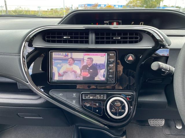 アクア Sスタイルブラック 地デジナビ!バックカメラ!Bluetooth&フロントAUX接続!CD再生!前後コーナーセンサー!衝突軽減ブレーキ!レーンキープ!スマキー2個有り!禁煙車!外装内装の状態の良さに自信あり♪1年保証付!(63枚目)