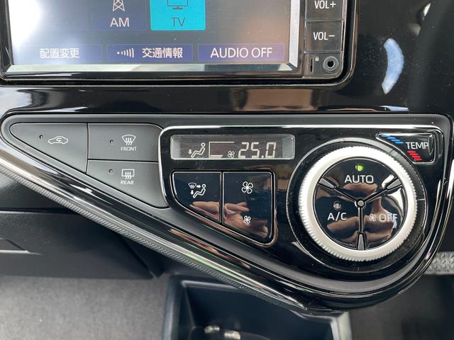 アクア Sスタイルブラック 地デジナビ!バックカメラ!Bluetooth&フロントAUX接続!CD再生!前後コーナーセンサー!衝突軽減ブレーキ!レーンキープ!スマキー2個有り!禁煙車!外装内装の状態の良さに自信あり♪1年保証付!(64枚目)