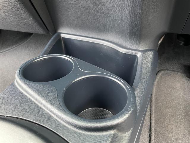 アクア Sスタイルブラック 地デジナビ!バックカメラ!Bluetooth&フロントAUX接続!CD再生!前後コーナーセンサー!衝突軽減ブレーキ!レーンキープ!スマキー2個有り!禁煙車!外装内装の状態の良さに自信あり♪1年保証付!(65枚目)