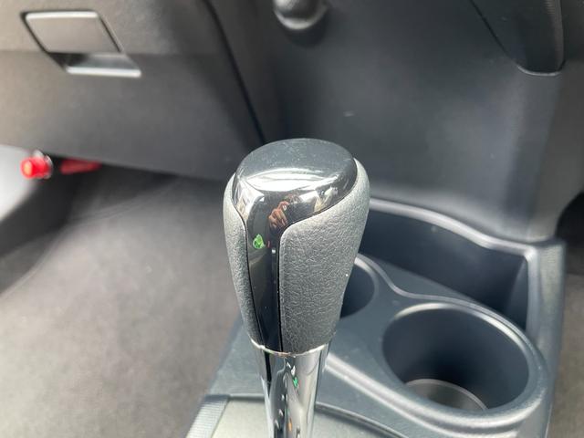 アクア Sスタイルブラック 地デジナビ!バックカメラ!Bluetooth&フロントAUX接続!CD再生!前後コーナーセンサー!衝突軽減ブレーキ!レーンキープ!スマキー2個有り!禁煙車!外装内装の状態の良さに自信あり♪1年保証付!(66枚目)